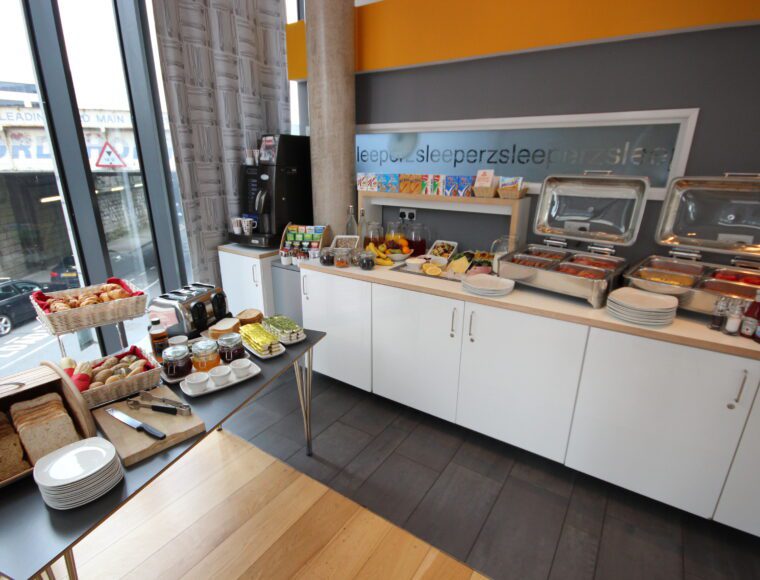 Sleeperz kitchen area, serving breakfast and hot drinks from a coffee machine.